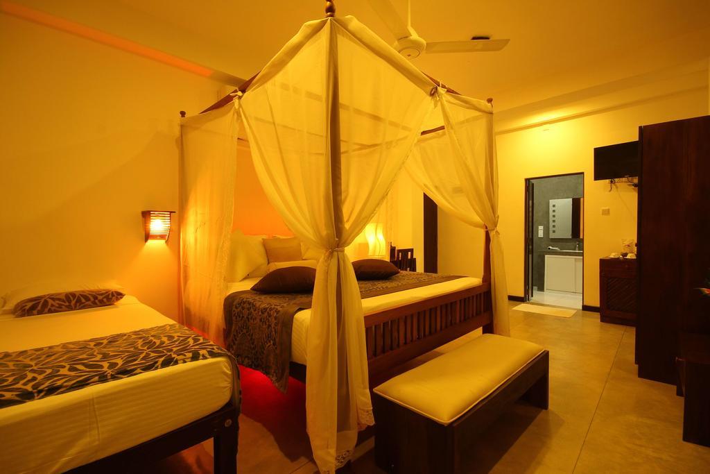 Rock Fort Beach Resort Unawatuna Quarto foto